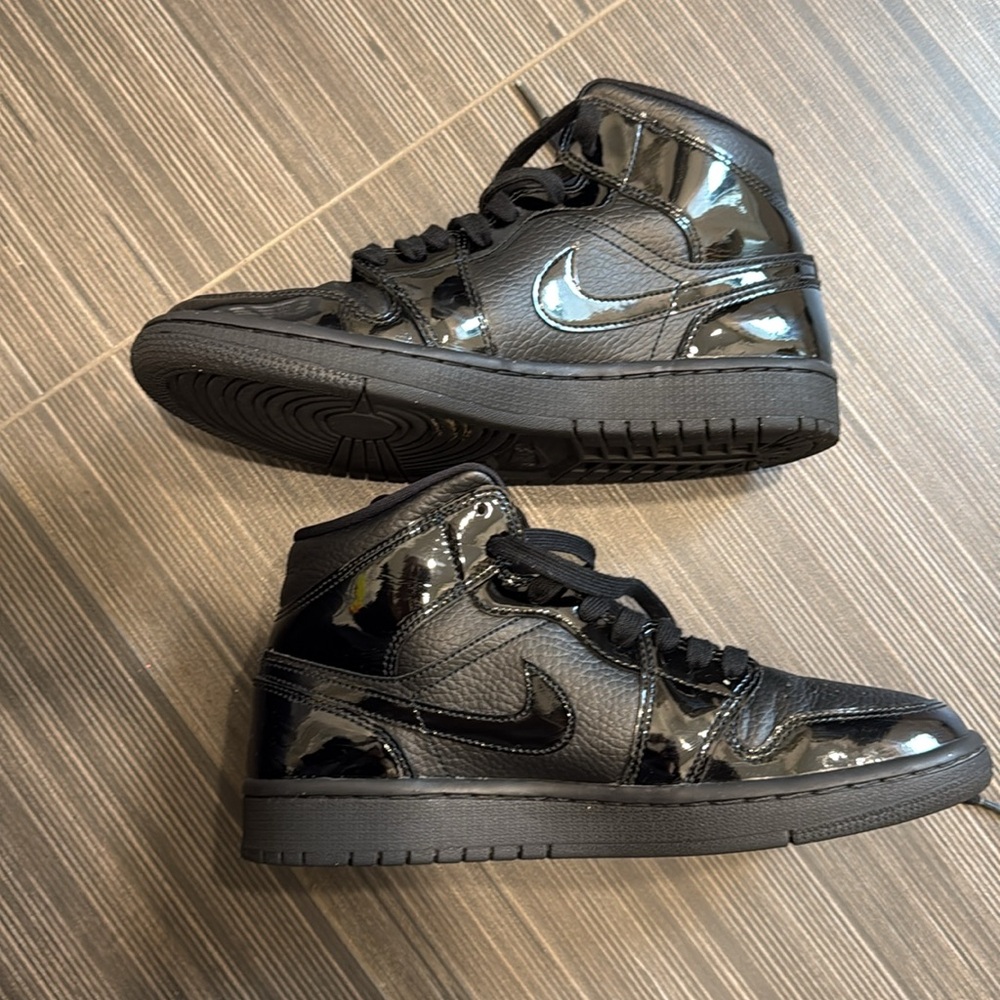 Jordan 1 Mid Patent - Picture 9 of 11